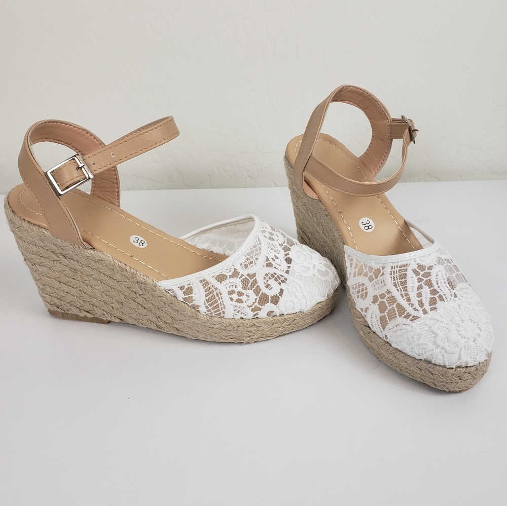 NWOT White lace close toed wedge espadrilles sz 38